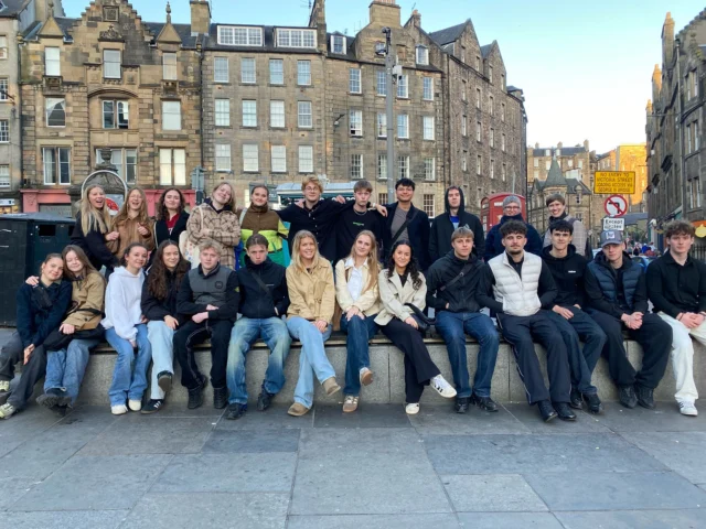 STUDIETUR! 🌍 ✈️ 🚌  I sidste uge drog alle vores seje 2.G’ere ud i verden på studietur til Firenze, Hamborg, Edinburgh, Bruxelles, Berlin, Amsterdam og Milano. De har hygget sig og fået en masse gode og lærerige oplevelser.  Denne uge er det blevet 3.G’ernes tur, der er taget afsted på sprogrejser til bl.a. Beijing, Alicante og Malaga.  God tur til 3.g’erne. Og velkommen hjem til vores søde 2.G’ere 👋