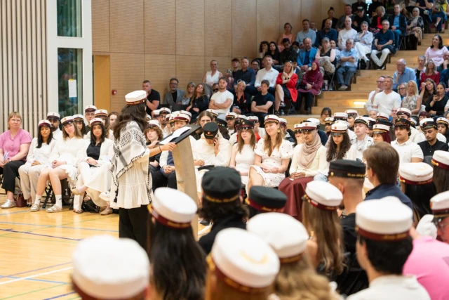 Dimission! 🥳🎉  I dag kunne vi sende 270 glade studenter afsted på studentervogne efter en smuk dimission!  Vi håber i får en mega sjov vogntur og en dejlig sommer! Knus fra OEG🫂