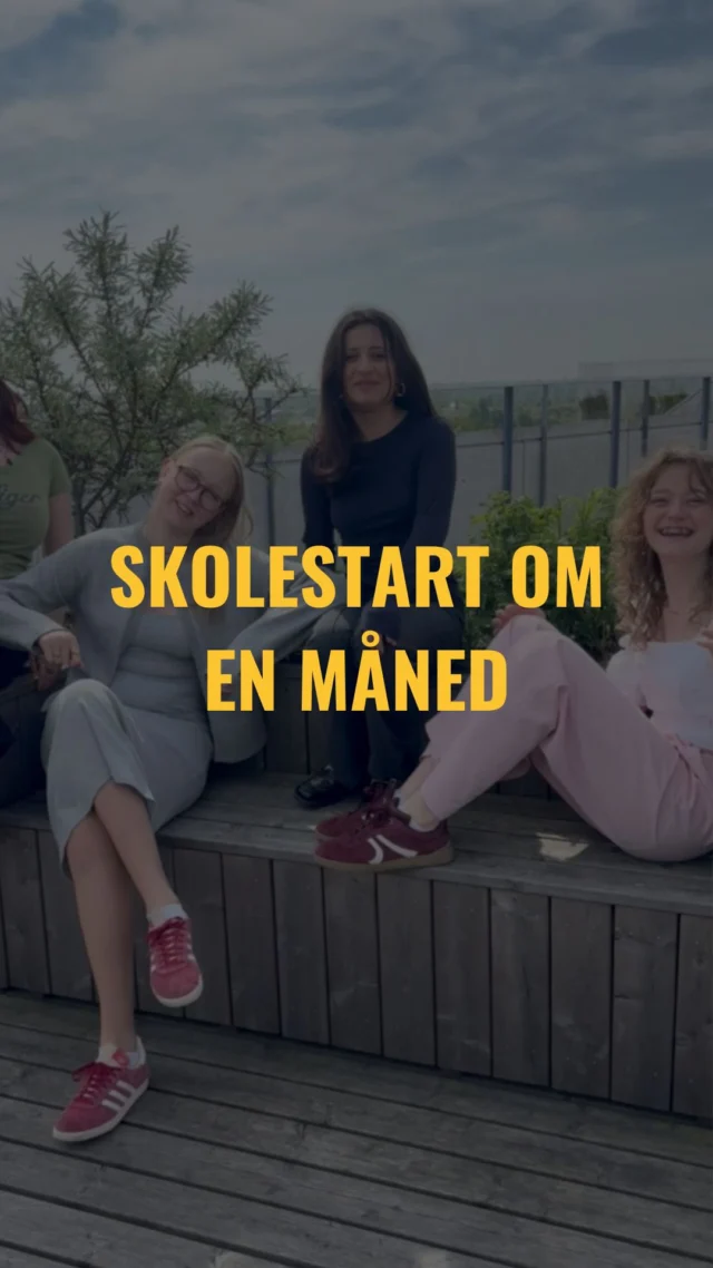 EN MÅNED TIL SKOLESTART! 🤩✨  Så er der kun en måned til skolestart her på OEG, og vi glæder os utroligt meget til at byde alle jer nye 1.g’ere velkommen! 👋  Husk at du kan læse meget mere om din skolestart på linket i bio.