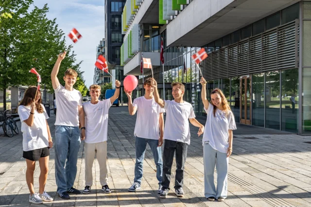 ÅRET DER GIK!👏🤩  Et lille recap med årets højdepunkter:  🫂 De nye 1.g’ere blev budt velkommen  🎒Introtur til Kongelundsfortet  🎉 Udvalgsbazar  🏃‍♂️ OEG Games  🎸 SIGT Festival  🎄 Julehygge og fest  👋 Åbent hus  🎭 Multiforestilling  ✈️ Studieture  💃Gallafest  🎥 ASTA Filmfestival  🥳Huedage og dimission  Tusind tak for et fantastisk år! Vi ses efter en god og velfortjent sommerferie☀️😍  P.S. - alle de fine studenterbilleder kan findes på link i bio nu!