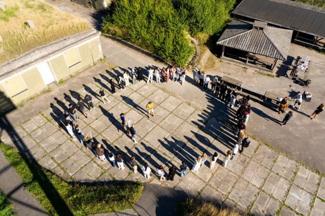 INTRODAGE PÅ KONGELUNDSFORTET! 🏃🫂☀️  De sidste par dage har alle vores nye 1.g’ere nydt vejret på @kongelundsfortet med sjove teambuildingaktiviteter.  Der er blevet dystet i lasertag, bygget raftekatapulter, skudt med bue og pil og meget meget mere. Hvor har I været seje og sikke en dejlig stemning der allerede er skabt på årgangen!❤️