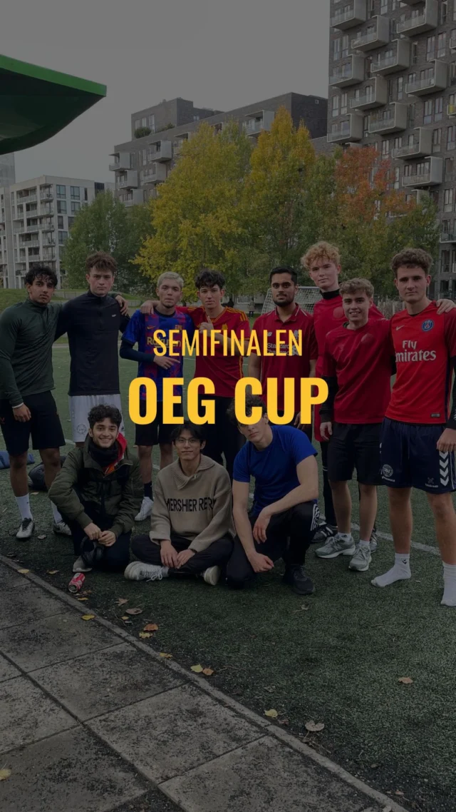 OEG CUP SEMIFINALE 🏟️  Semifinalen til årets OEG Cup er skudt i gang og følgende hold dyster nu om en plads i finalen:  ⚽️ Sorte Får
⚽️ 2.Q
⚽️ Familia
⚽️ 2.H  Husk at sætte kryds i kalenderen onsdag d. 26. November, når finalen sparkes igang kl. 13:45 i Byparken. Vi glæder os til at se jer! 🥳