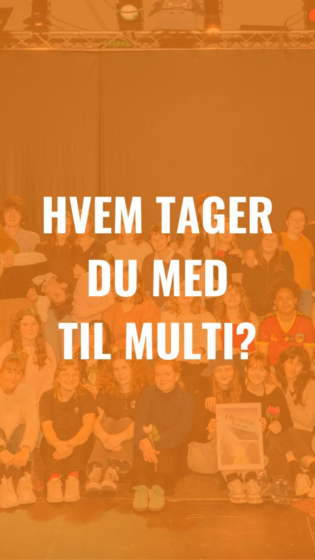 HVEM TAGER DU MED TIL MULTIFORESTILLINGEN? 🎭💃  Multiholdet har siden oktober arbejdet intenst på årets multiforestilling, og på torsdag glæder vi os til at åbne dørene til Skæbnetråde✨🎭  Køb din billet i kantinen i frokostpausen – eller i døren til en af vores forestillinger den 29. og 30. januar kl. 18.30 her på gymnasiet 🎟️  Vi glæder os til at se dig – og hvem end du tager med! 🙌❤️🎉