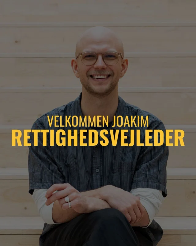 Sig hej til et nyt ansigt på OEG, Joakim! 👋✨  Han er rettighedsvejleder, og er her for at styrke fællesskabet og det gode ungeliv.  Hvorfor en rettighedsvejleder, spørger du? 🤔
Det handler om at give dig redskaber og viden om dine rettigheder, så du føler dig klædt på til ungdomslivets sociale forventninger.  Joakim er altid frisk på en snak om:
⚖️ Rettigheder, pligter og frihed
👥 Forventninger, normer og kønsroller
🌈 Diskrimination og retten til at være den, man er
🫱🏻‍🫲🏾 Grænser og glæder i fællesskabet  Hvor finder du ham? 📍
Fang ham på gangene tirsdage og torsdage, hvis du vil høre mere, snakke om rettigheder eller bare sige hej.
Ellers kan du skrive til ham på jos@oegnet.dk