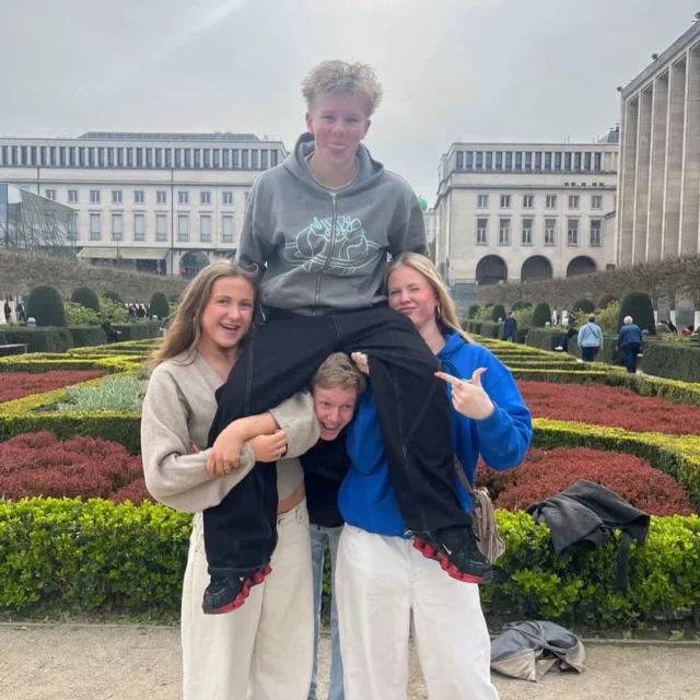 2.G STUDIETUR 🌍 ✈️  Den seneste uge har alle vores 2.g’ere været på studietur rundt i Europa. Turen er bl.a. gået til Amsterdam, Dublin, Barcelona og Bruxelles 🇳🇱🇮🇪🇪🇸🇧🇪  Undervejs har eleverne besøgt EU-Parlamentet, haft filmundervisning på Trinity University, filmet dokumentarer, været på byvandringer, set fodboldkamp, afprøvet augmented reality og meget mere 🇪🇺 🎥 ⚽  Tak for alle de skønne billeder.
God påskeferie 🐣