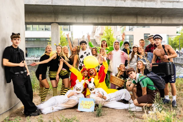 Årets OEG Games er i hus! 🏆🔥  En af vores årlige traditioner, hvor hele Ørestad Gymnasium dyster i anderledes, sjove og udfordrende discipliner. Der blev givet gas i alt fra gokart-ræs og waterballs til katapult-kast og meget, meget mere! 🏎️💃🎯  Tak for den gode energi, kampånd og ikke mindst alle de grin, der gjorde dagen helt særlig! 🥳✨
